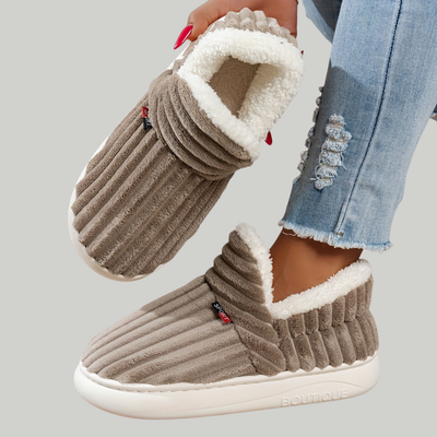 Chaussons en peluche CozyStep