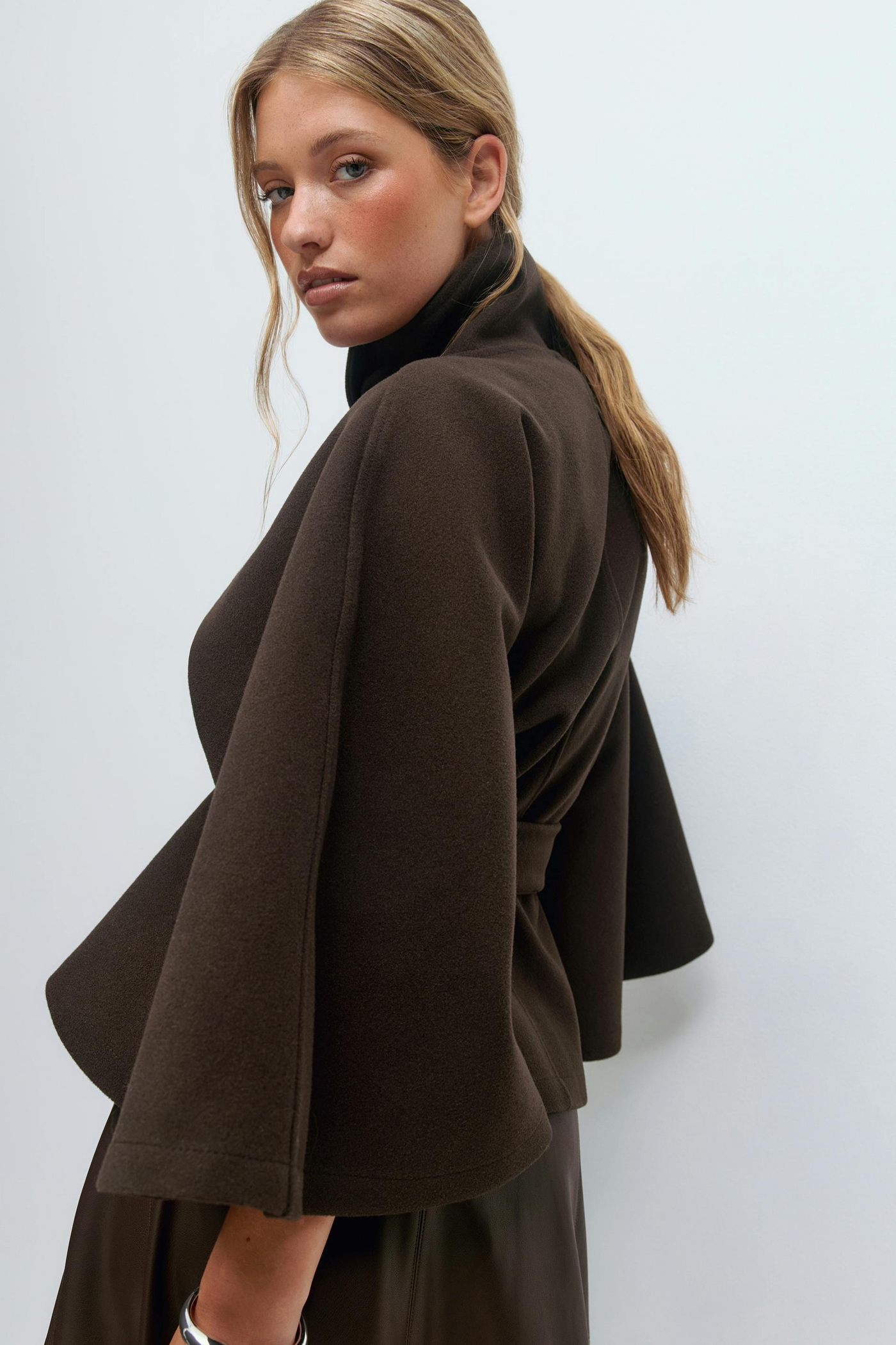 Alizée | Veste cape à ceinture