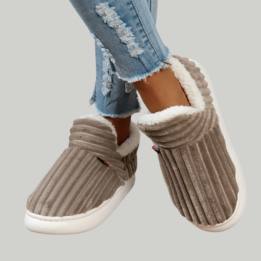 Chaussons en peluche CozyStep