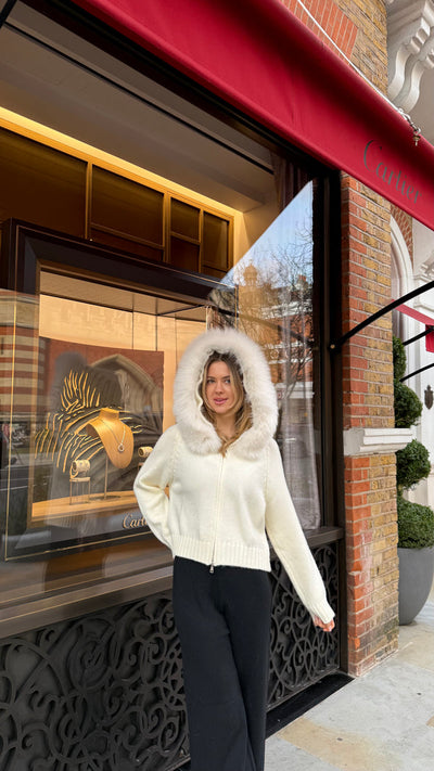 Romaine | Gilet en maille avec capuche en fausse fourrure