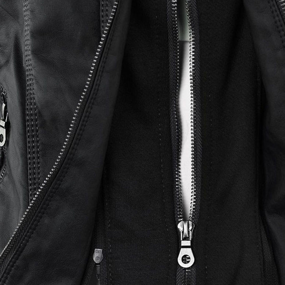 Kara | Veste motard à capuche et silhouette féminine