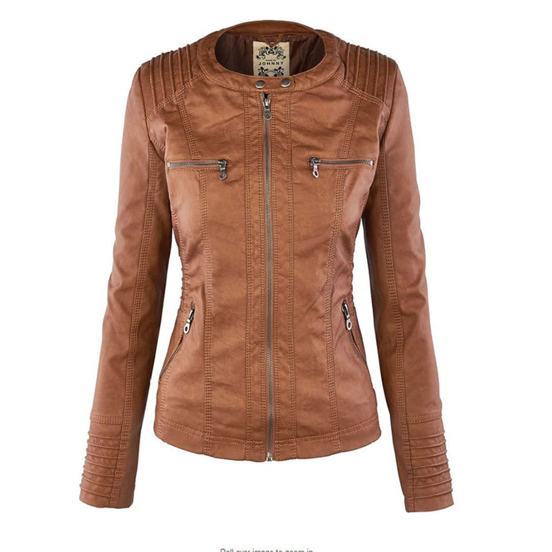 Kara | Veste motard à capuche et silhouette féminine